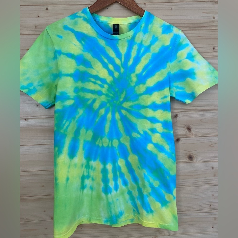 NEW Gildan Soft Style Tie Dye Spiral T-Shirt Unisex Small Handmade Hippie